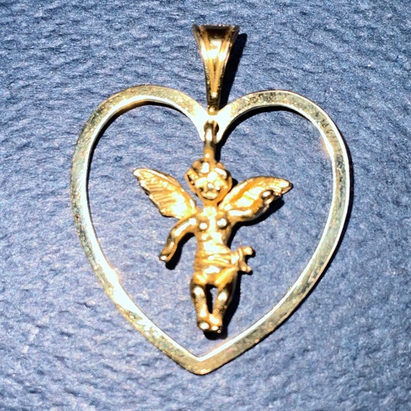 Vintage 14K Yellow Gold Cherub Angel in Heart Pendant 2 grams